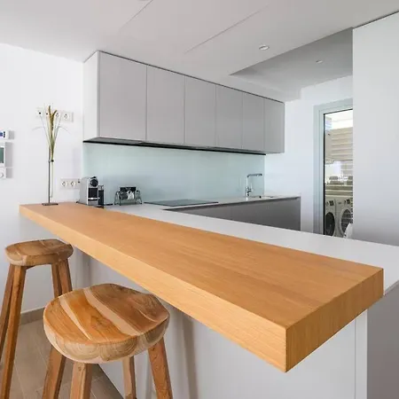 Apartment Stunning 2br W/ Panoramic Sea View.