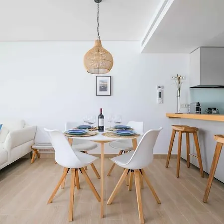Apartment Stunning 2br W/ Panoramic Sea View.