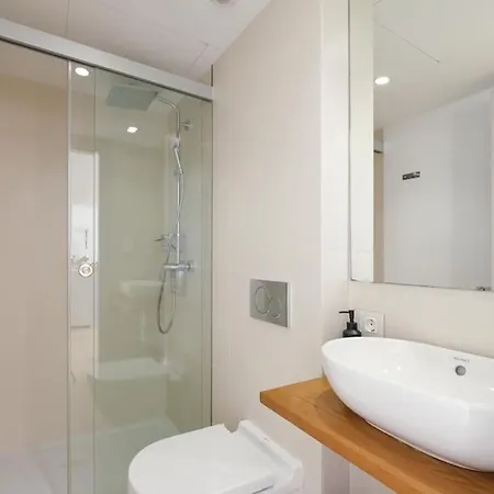 Apartment Stunning 2br W/ Panoramic Sea View. *